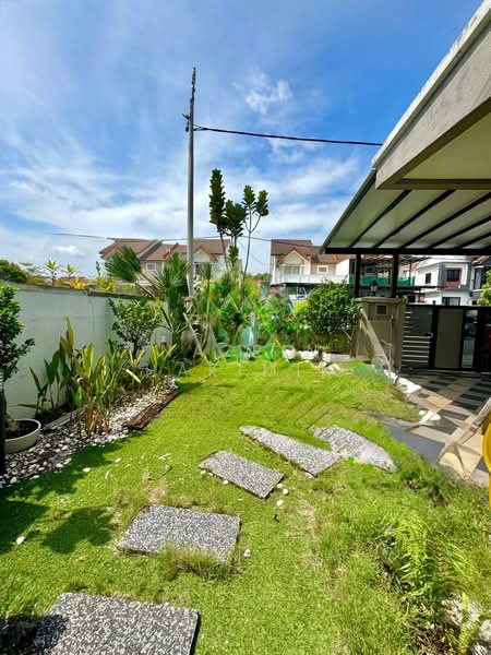 Semi-Detached House for Sale in Alam Suria (Puncak Alam) - Nazrin Hakimin - Garden - PropertyGuru.com.my