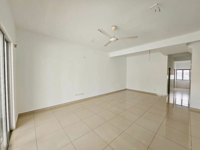 Rumah Teres 2 Tingkat untuk Dijual di Taman Seri Austin (Tebrau) - Keith Wong - Living Room - PropertyGuru.com.my