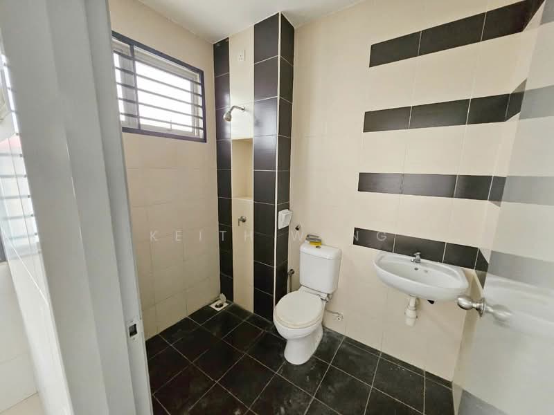 Rumah Teres 2 Tingkat untuk Dijual di Taman Seri Austin (Tebrau) - Keith Wong - Bathroom - PropertyGuru.com.my