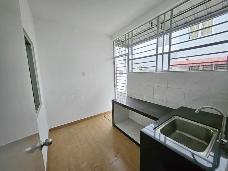 Rumah Teres 2 Tingkat untuk Dijual di Taman Seri Austin (Tebrau) - Keith Wong - Kitchen - PropertyGuru.com.my
