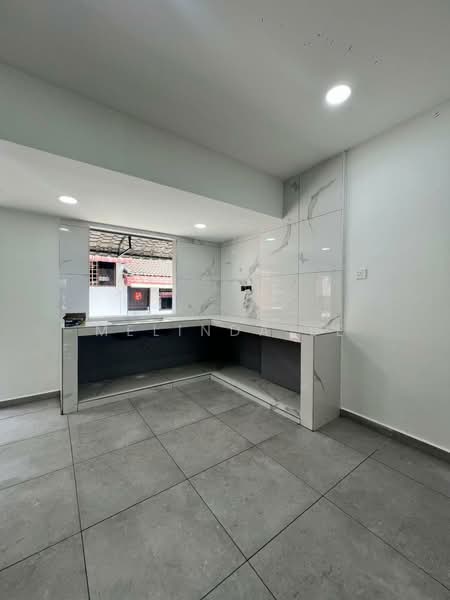 1-storey Terraced House for Sale in Taman Kempas (Tampoi) - Melinda Ee - Kitchen - PropertyGuru.com.my