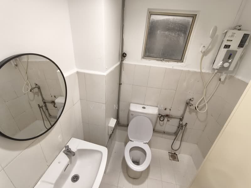 Kondominium untuk Disewa di Warisan City View - Ivan Lum - Bathroom - PropertyGuru.com.my