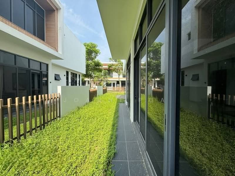 Rumah Berkembar untuk Dijual di Telok Panglima Garang (Selangor) - Joanne Pua - Exterior - PropertyGuru.com.my
