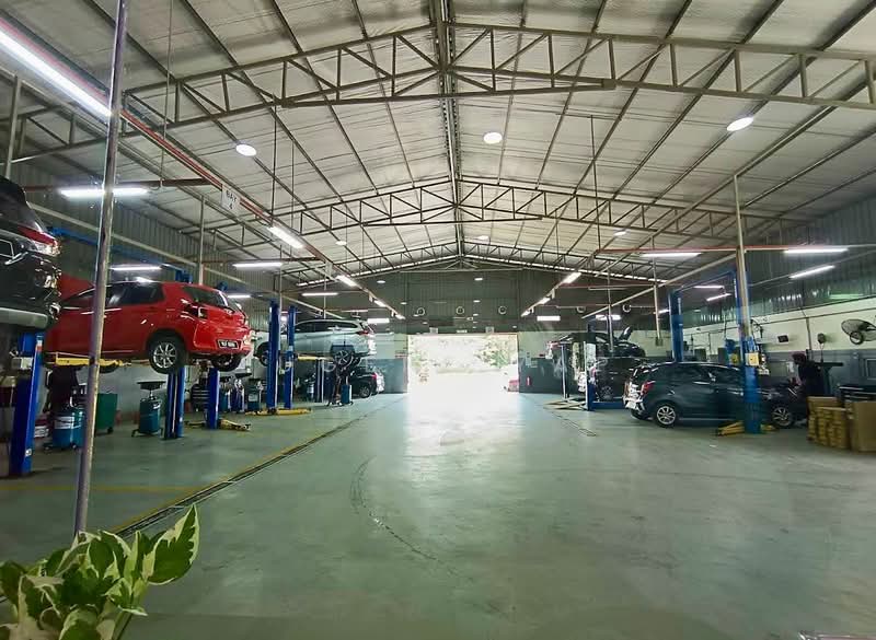 Warehouse for Rent in Kota Warisan (Sepang) - Eugene Yap - Car Park - PropertyGuru.com.my