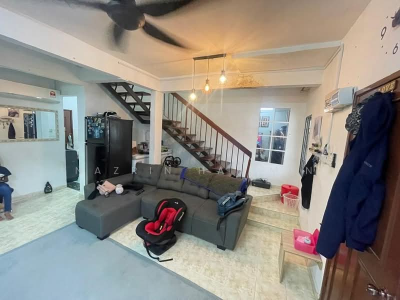 Rumah Teres 2 Tingkat untuk Dijual di Bandar Puncak Alam (Puncak Alam) - Nazrin Hakimin - Living Room - PropertyGuru.com.my