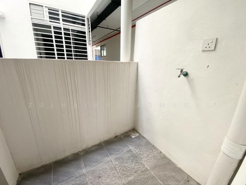 Pangsapuri untuk Disewa di Residensi Vista Agresif - Zulhaikal Asmadee - Balcony - PropertyGuru.com.my