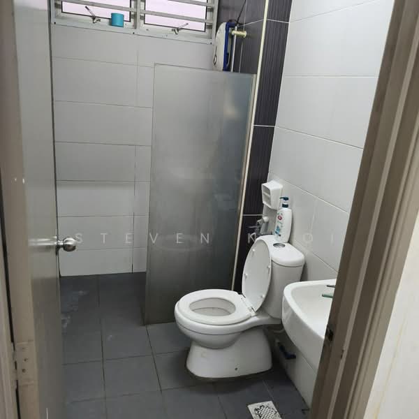 Service Residence for Rent at Larkin Heights - Steven Ngoi - Bathroom - PropertyGuru.com.my