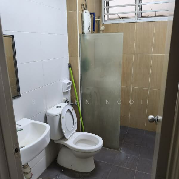 Service Residence for Rent at Larkin Heights - Steven Ngoi - Bathroom - PropertyGuru.com.my