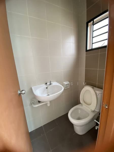 2-storey Terraced House for Sale in Nusantara Prima (Gelang Patah) - Elaine Sim - Bathroom - PropertyGuru.com.my