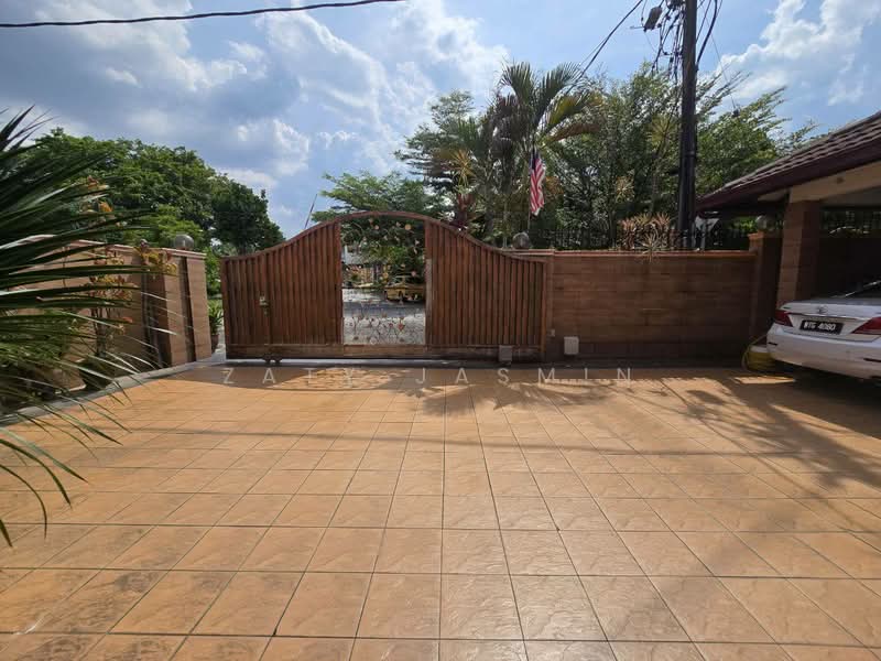 Rumah Teres 2 Tingkat untuk Dijual di Taman Selayang Indah (Selayang) - Zaty Jasmin - Exterior - PropertyGuru.com.my