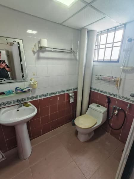 Apartment for Sale at Putri Ria Apartment - Lui Lui - Bathroom - PropertyGuru.com.my