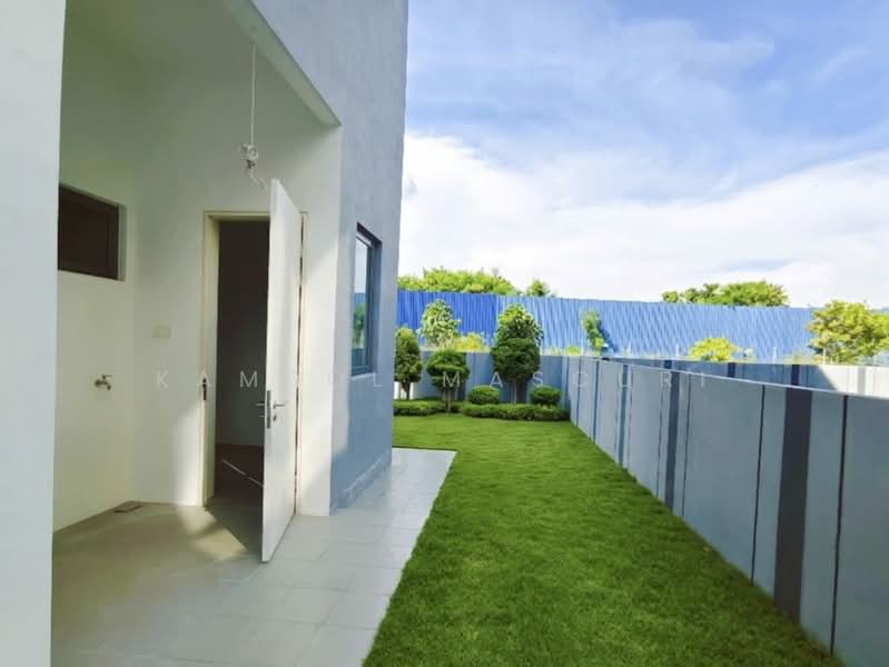 Semi-Detached House for Sale in Shah Alam (Selangor) - Kamsol Mascuri - Exterior - PropertyGuru.com.my
