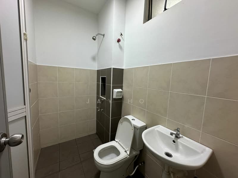 Rumah Teres untuk Disewa di Taman Mutiara Rini (Skudai) - Jay Ho - Bathroom - PropertyGuru.com.my