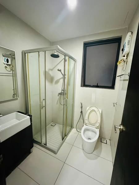 Kondominium untuk Disewa di Bay Point @ Country Garden Danga Bay - Alviss Tay - Bathroom - PropertyGuru.com.my