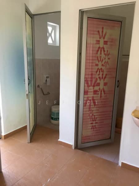 Shop / Office for Rent in Taman Rifle (Ayer Itam) - Jeff Ooi - Bathroom - PropertyGuru.com.my