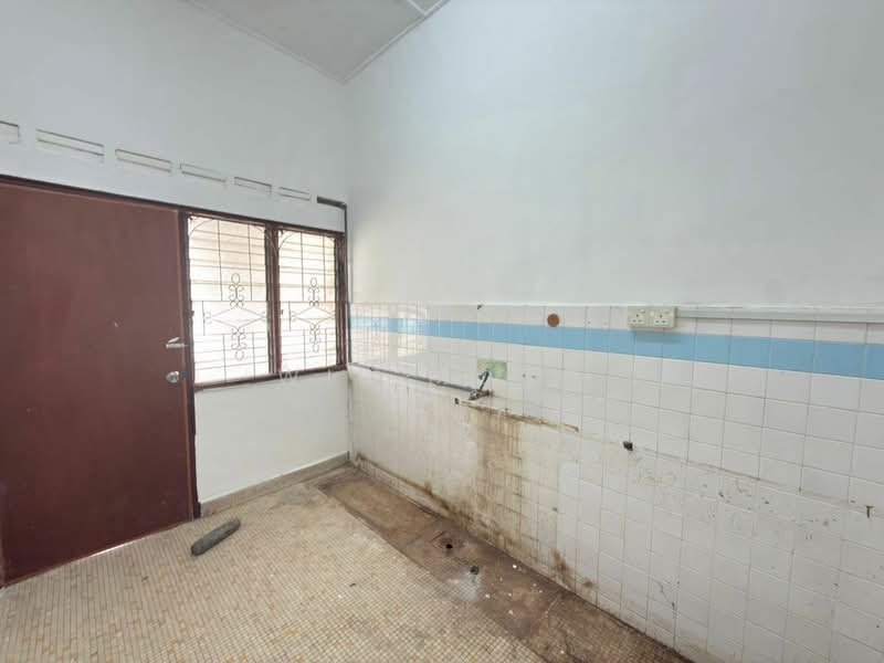 Semi-Detached House for Sale in Taman Sentosa (Johor Bahru) - Wil Mong - Kitchen - PropertyGuru.com.my