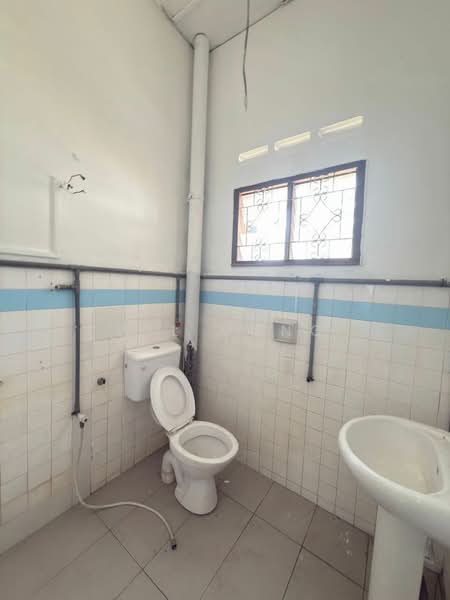 Semi-Detached House for Sale in Taman Sentosa (Johor Bahru) - Wil Mong - Bathroom - PropertyGuru.com.my