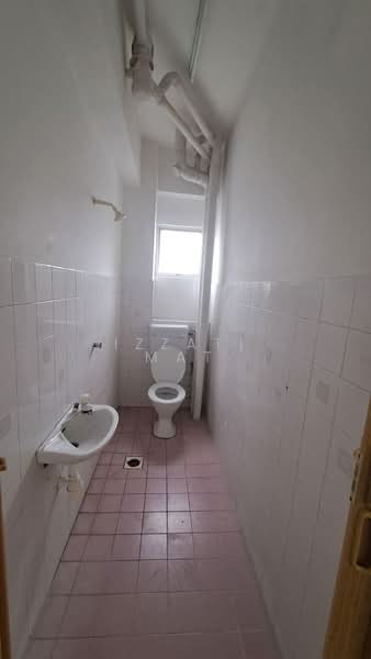 Apartment for Sale at Taman Bukit Mutiara Kajang - Izzati Mat - Bathroom - PropertyGuru.com.my