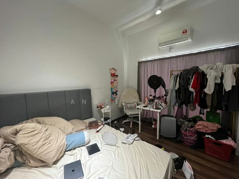 Semi-Detached House for Sale in D'impian Tropika (Balakong) - Angel Tan - Bedroom - PropertyGuru.com.my