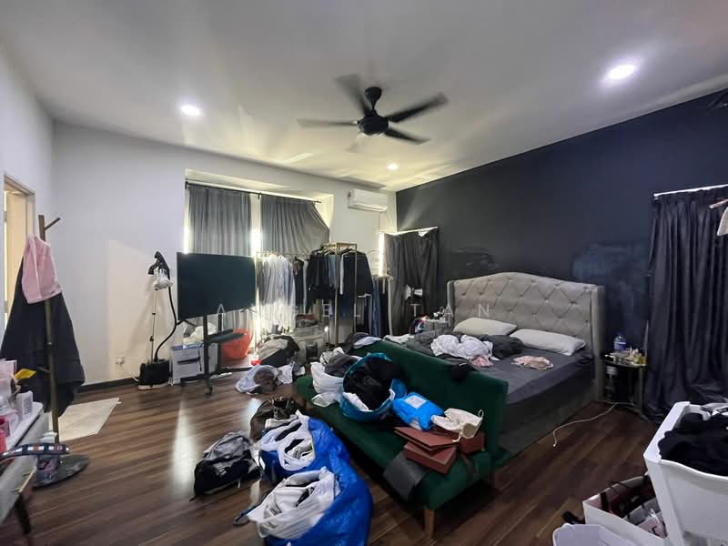 Semi-Detached House for Sale in D'impian Tropika (Balakong) - Angel Tan - Bedroom - PropertyGuru.com.my