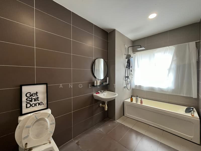 Semi-Detached House for Sale in D'impian Tropika (Balakong) - Angel Tan - Bathroom - PropertyGuru.com.my