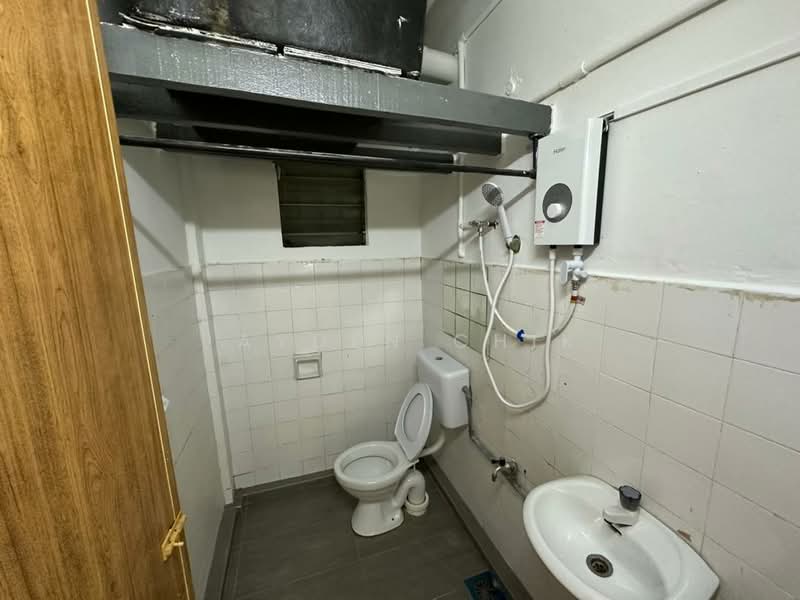 Pangsapuri untuk Disewa di Nuri Court - Jayden Chik - Bathroom - PropertyGuru.com.my