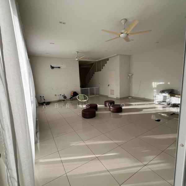 2-storey Terraced House for Sale in Kota Kemuning (Shah Alam) - Tabris Wong - Living Room - PropertyGuru.com.my