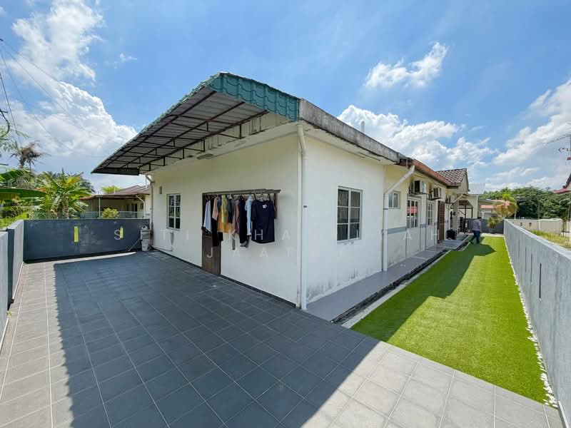 Semi-Detached House for Sale in Klang (Selangor) - SITI KHAIRIYAH JAAFAR - Exterior - PropertyGuru.com.my