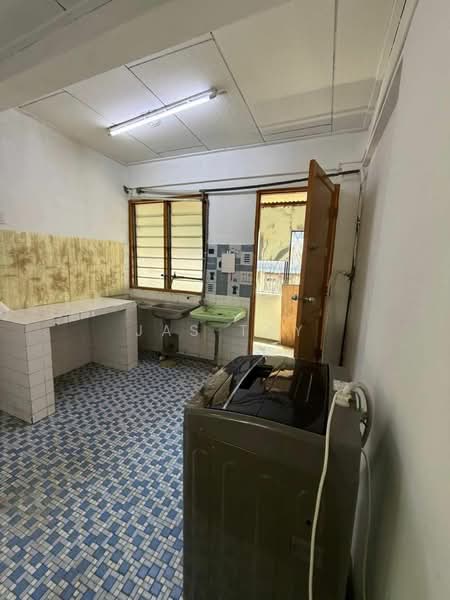 2-storey Terraced House for Rent in Permas Jaya (Johor) - Jas Tay - Kitchen - PropertyGuru.com.my