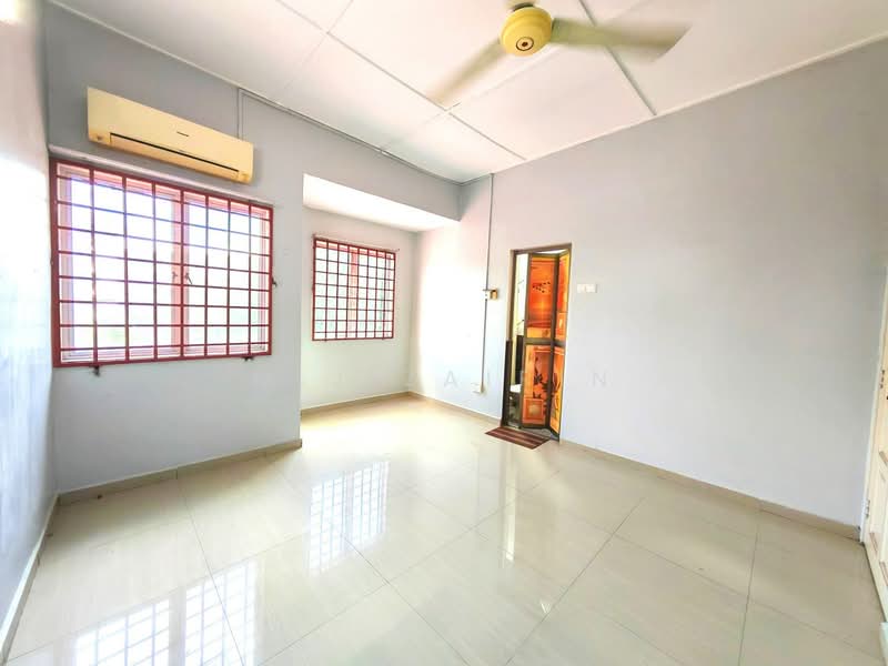 2-storey Terraced House for Sale in Taman Kosas (Ampang) - M.J Zairin - Living Room - PropertyGuru.com.my