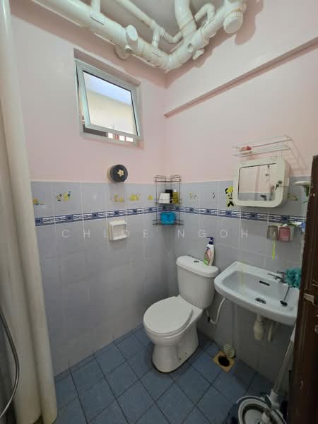 Pangsapuri untuk Dijual di Villa Bestari Apartment - Chloe Ngoh - Bathroom - PropertyGuru.com.my