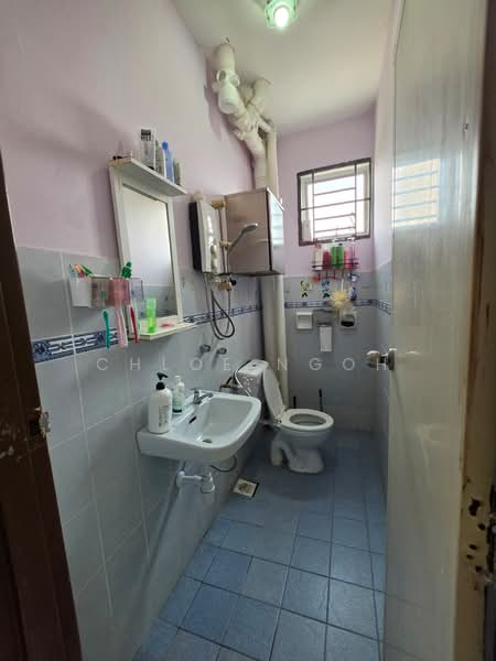 Pangsapuri untuk Dijual di Villa Bestari Apartment - Chloe Ngoh - Bathroom - PropertyGuru.com.my