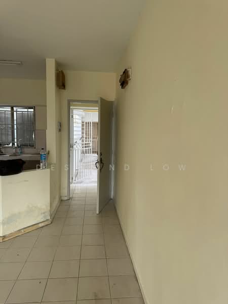Kondominium untuk Disewa di Warisan City View - Desmond Low - Corridor - PropertyGuru.com.my