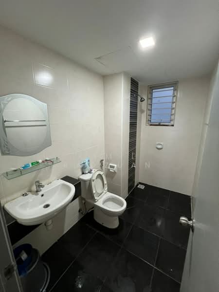 Pangsapuri untuk Disewa di Putra 1 - Kamil Radzuan - Bathroom - PropertyGuru.com.my