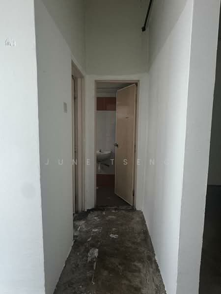 Shop for Rent in Ulu Tiram (Johor) - June Tseng - Corridor - PropertyGuru.com.my