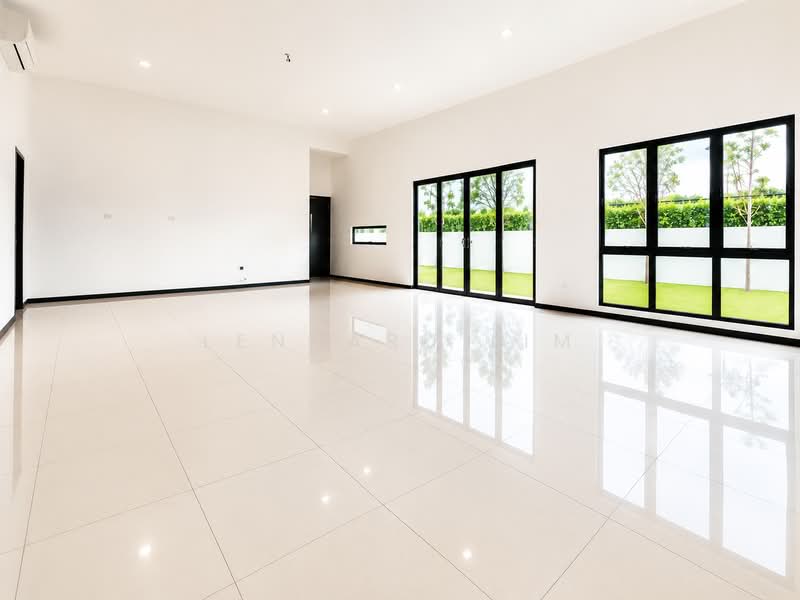 Rumah Berkembar untuk Dijual di Telok Panglima Garang (Selangor) - Lennard Lim - Living Room - PropertyGuru.com.my
