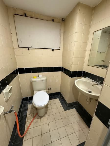 Shop / Office for Rent in PJS 8, Sunway Mentari (Petaling Jaya) - Tabber Tan - Bathroom - PropertyGuru.com.my
