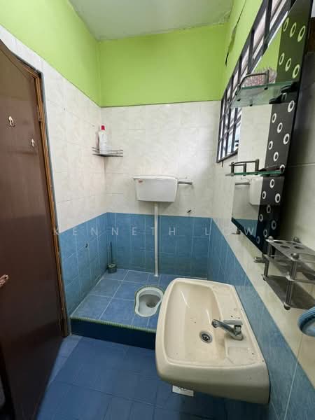 2-storey Terraced House for Sale in Seksyen 3, Taman Kinrara (Puchong) - Kenneth Low - Bathroom - PropertyGuru.com.my
