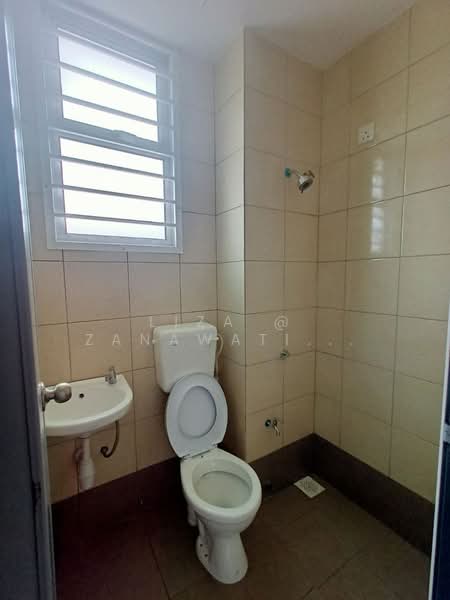 Townhouse for Rent in Kajang (Selangor) - Liza @ Zanawati Abu Bakar - Bathroom - PropertyGuru.com.my