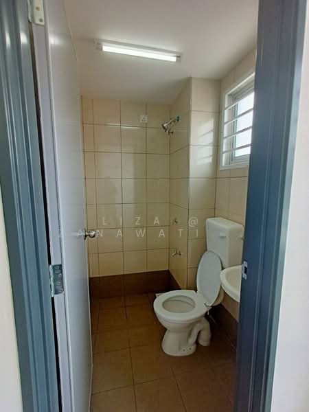 Townhouse for Rent in Kajang (Selangor) - Liza @ Zanawati Abu Bakar - Bathroom - PropertyGuru.com.my