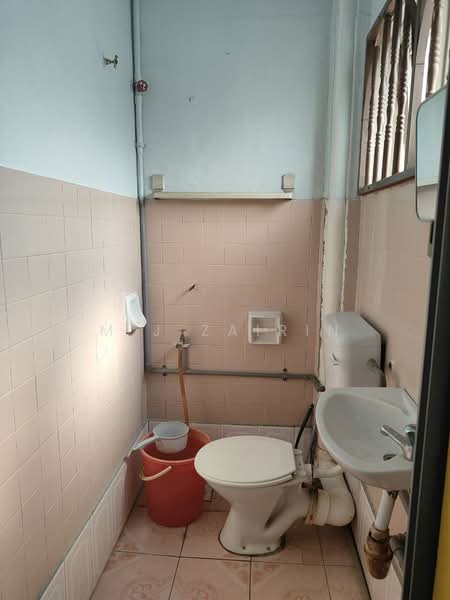 2-storey Terraced House for Sale in Bandar Baru Ampang (Ampang) - M.J Zairin - Bathroom - PropertyGuru.com.my