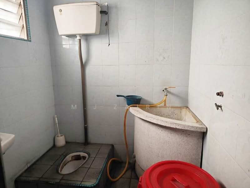2-storey Terraced House for Sale in Bandar Baru Ampang (Ampang) - M.J Zairin - Bathroom - PropertyGuru.com.my