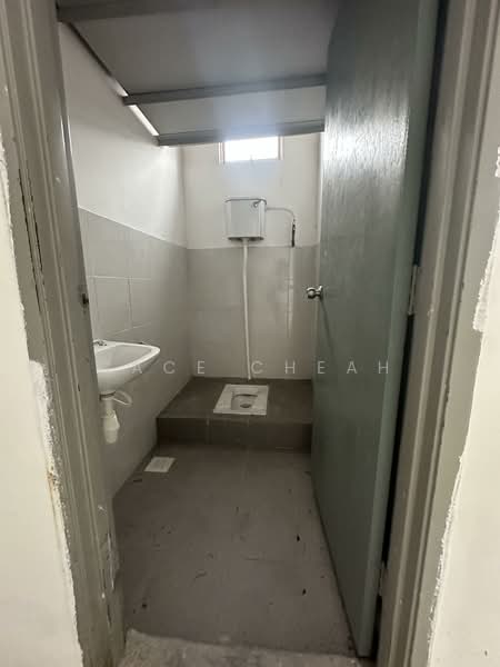 Shop / Office for Sale in Taman Nusa Sentral (Iskandar Puteri (Nusajaya)) - Cace Cheah - Bathroom - PropertyGuru.com.my