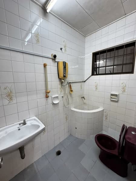 Semi-Detached House for Sale in Taman Sinfar (Ipoh) - Jacky Liew - Bathroom - PropertyGuru.com.my