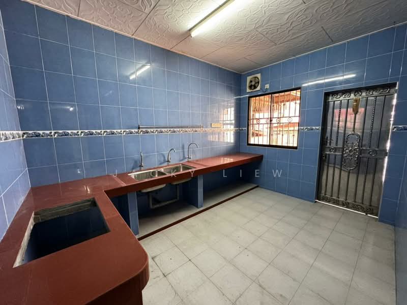 Semi-Detached House for Sale in Taman Sinfar (Ipoh) - Jacky Liew - Kitchen - PropertyGuru.com.my