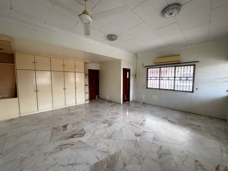 Semi-Detached House for Sale in Taman Sinfar (Ipoh) - Jacky Liew - Living Room - PropertyGuru.com.my