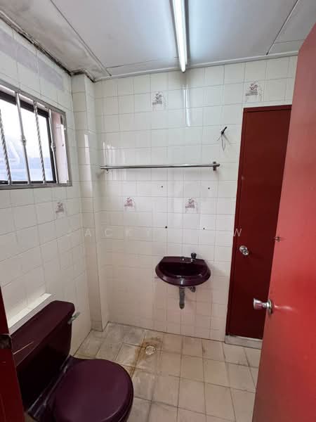 Semi-Detached House for Sale in Taman Sinfar (Ipoh) - Jacky Liew - Bathroom - PropertyGuru.com.my