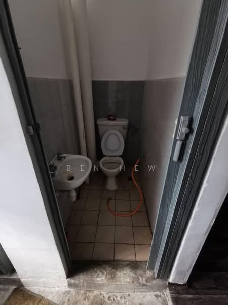 Pangsapuri untuk Disewa di I-Park Apartment - Ben Hew - Bathroom - PropertyGuru.com.my
