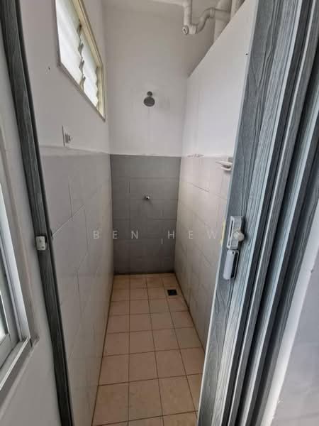 Pangsapuri untuk Disewa di I-Park Apartment - Ben Hew - Bathroom - PropertyGuru.com.my