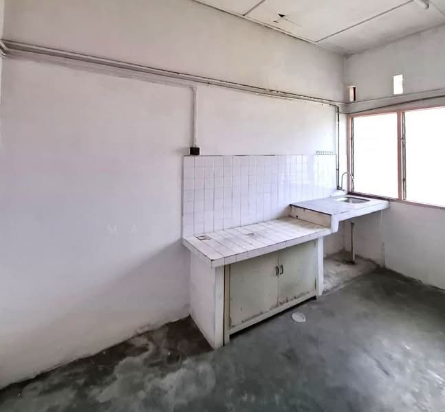 1-storey Terraced House for Sale in Taman Heawood (Sungai Siput) - Marcus Seng - Kitchen - PropertyGuru.com.my